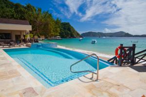 Blue Waters Inn - Pool Deck